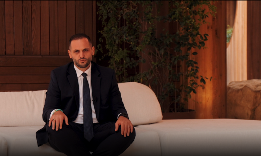 20233
