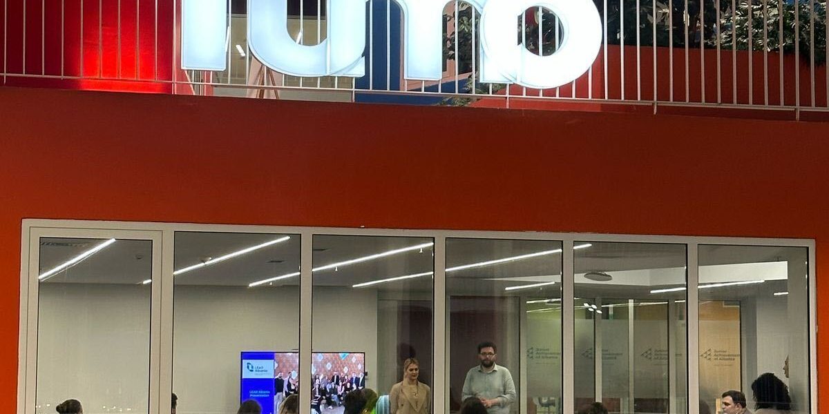 db0332d9-5ca7-43cf-b237-c72639d57b63